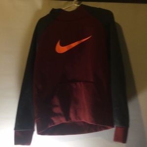 Maroon Nike sweatshirt with hoodie